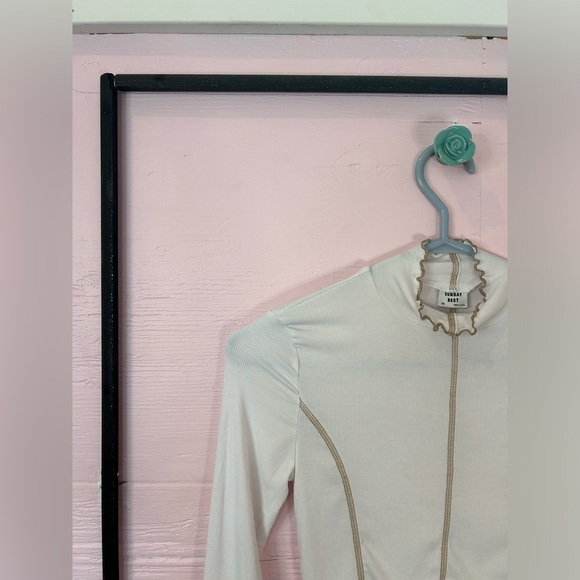 💛 00s | Sunday Best {Aritzia} | White Long Sleeve Mock Turtleneck Crop Shirt - Picture 2 of 5